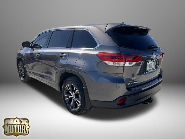 2017 Toyota Highlander LE Plus 6