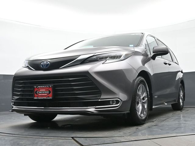 2021 Toyota Sienna XLE 23