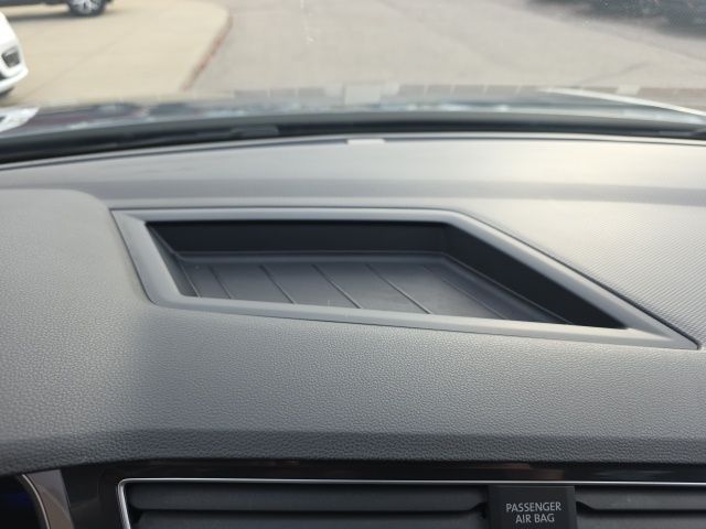 2024 Volkswagen Tiguan 2.0T SE - Pure White exterior view 16