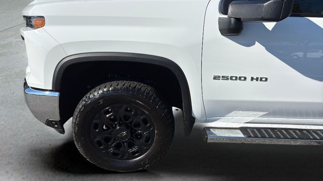 Used 2025 White Chevrolet LT image 35