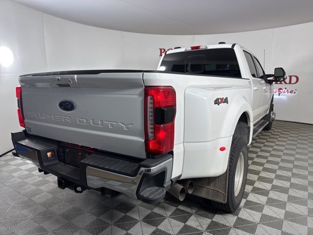 2023 White Metallic Ford Super Duty F-350 DRW Lariat DRW 4X4 Truck