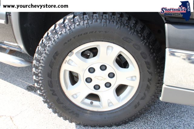 Used 2005 Chevrolet Avalanche 1500 Truck