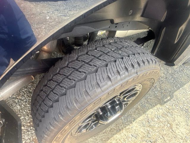 Used 2024 Blue Ford XLT image 6