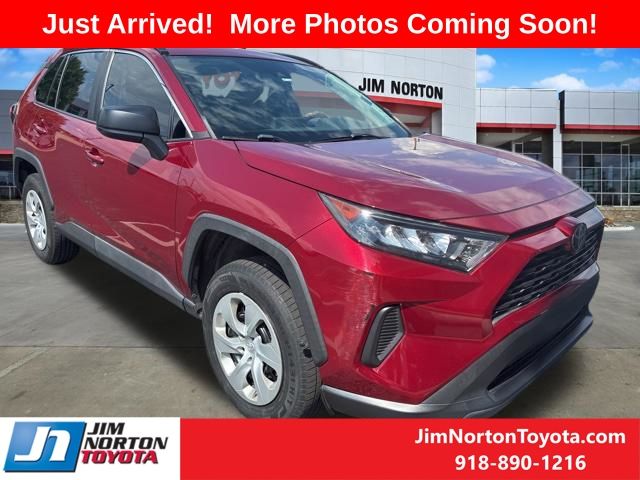 2020 Toyota RAV4 LE FWD's photo