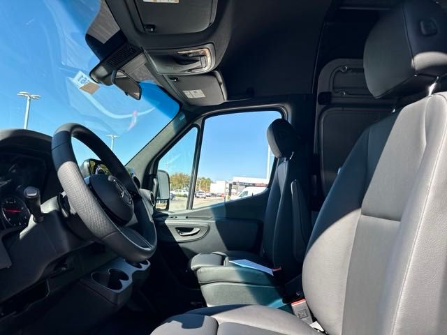 2025 Mercedes-Benz Sprinter 2500 Cargo 144 WB - 11
