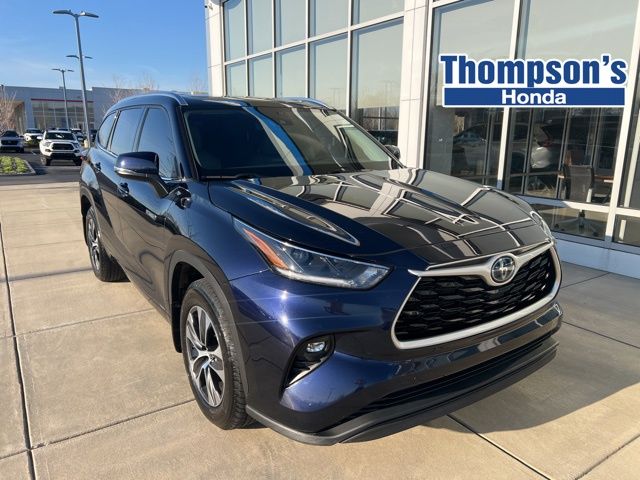 Blue 2021 Toyota Highlander Hybrid XLE AWD SUV / Crossover All-Wheel Drive Continuously Variable Transmission