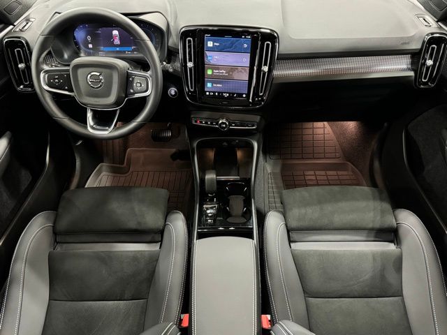 2023 Volvo XC40 B5 Plus Dark Theme 27