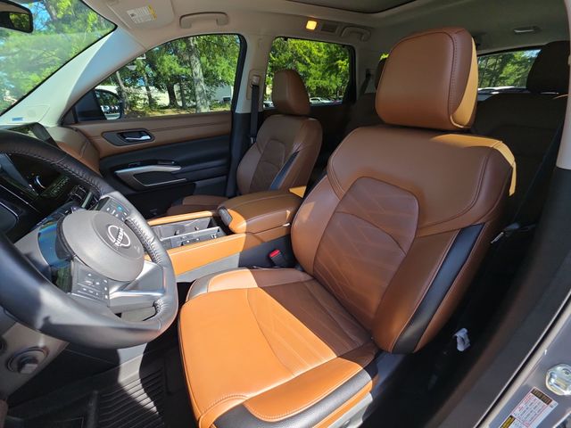 Used 2024 Gray Nissan Platinum image 11