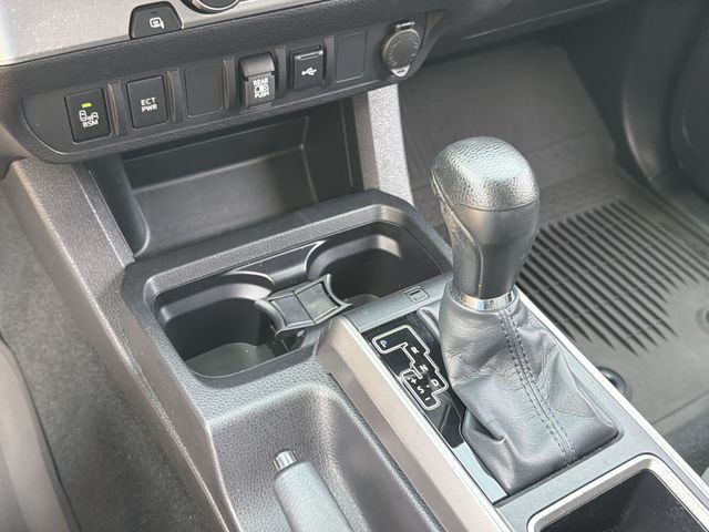 Used 2022 Black Toyota SR5 image 26