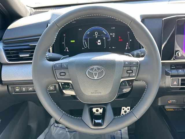 2025 Toyota Camry SE 8