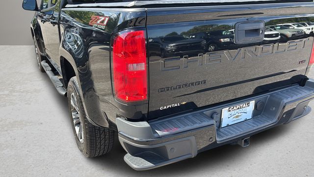 Used 2022 Black Chevrolet Z71 image 38