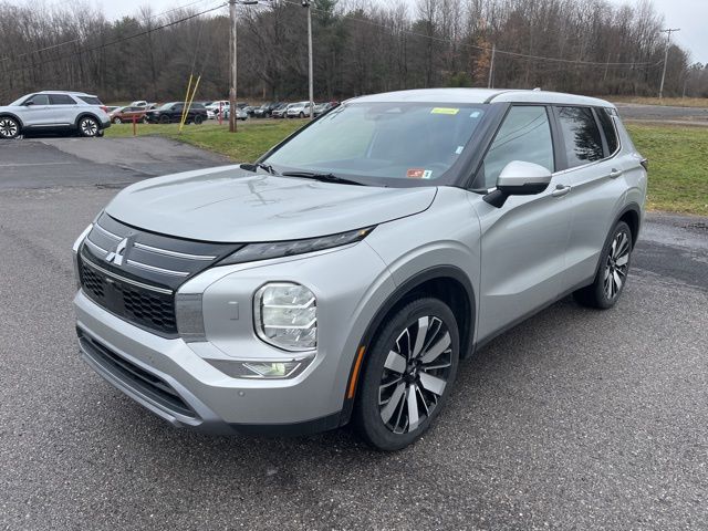 Certified Used 2025  Mitsubishi SE image 10