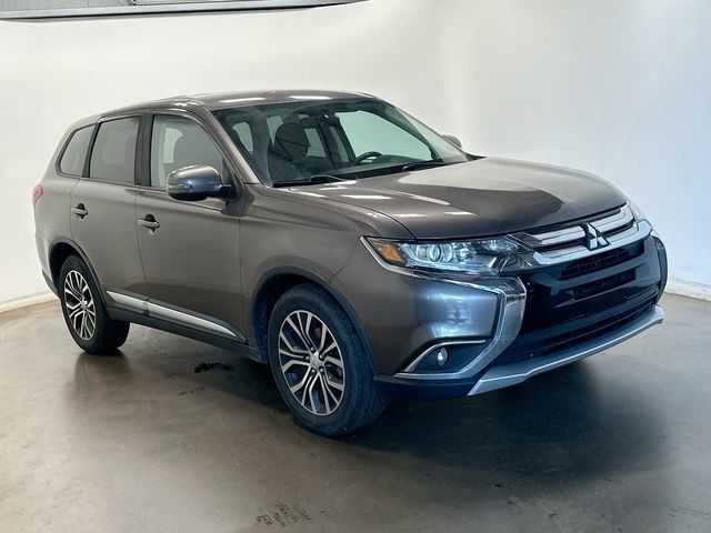 2018 Mitsubishi Outlander SE  at Subaru and VW of Moon Township