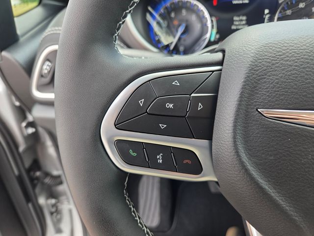 New 2026 Silver Chrysler Select image 27