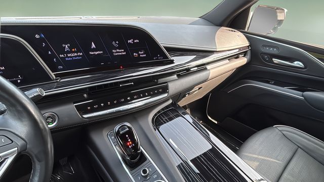 Used 2022 White Cadillac Sport image 25