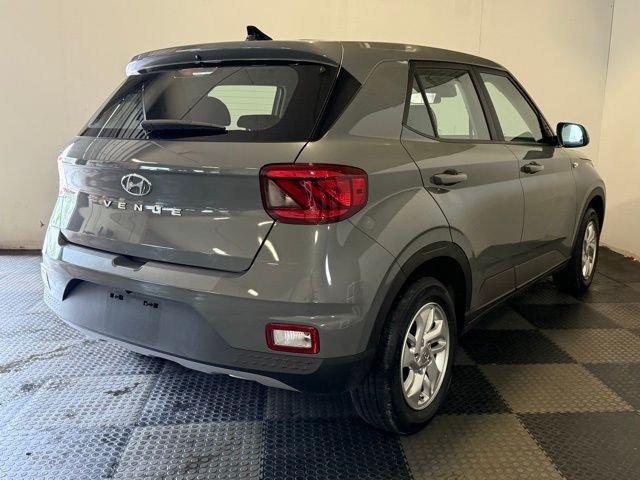 2022 Hyundai Venue SE photo
