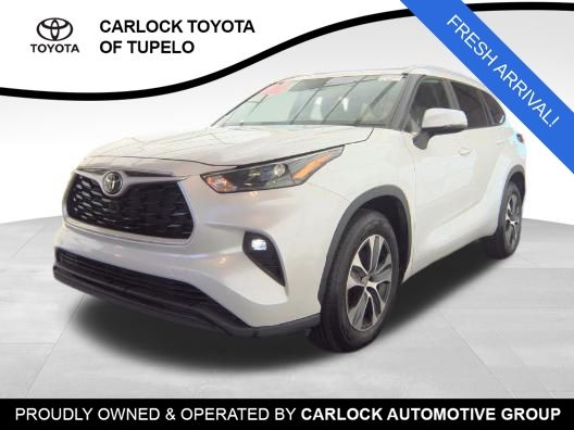 White (Wind Chill Pearl) 2023 Toyota Highlander XLE FWD SUV / Crossover Front-Wheel Drive 8-Speed Automatic