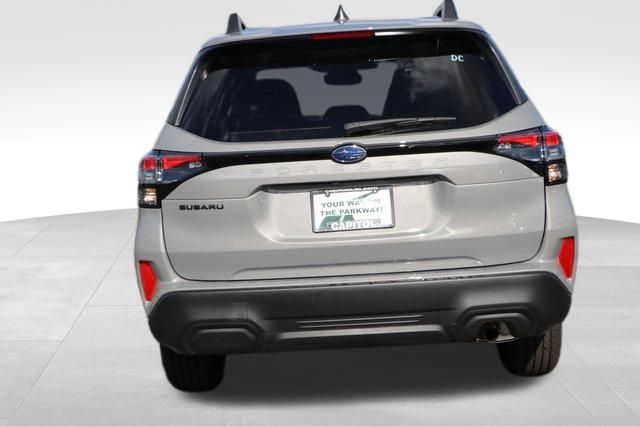 2025 Subaru Forester Premium 18