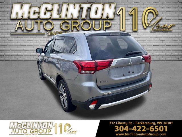2016 Mercury Gray Metallic Mitsubishi Outlander SE 4X4 SUV