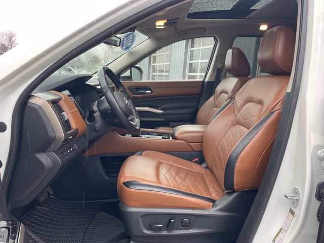 2023 Nissan Pathfinder Platinum - Pearl White Tricoat exterior view 9