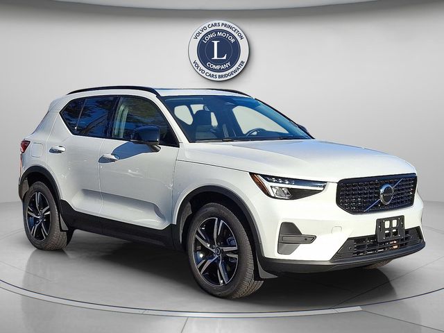 2026 Volvo XC40 B5 Core AWD