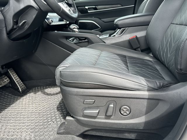 Used 2024 White Kia SX X-Line image 13