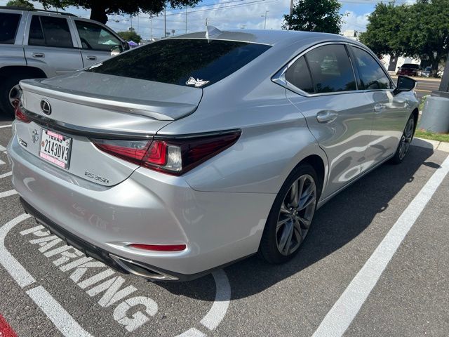 Thumbnail: 2020 Lexus ES - 4