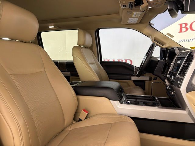 2019 White Platinum Clearcoat Metallic Ford Super Duty F-250 SRW Lariat 4X4 Truck