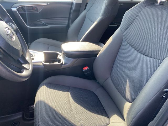 2023 Toyota RAV4 LE photo