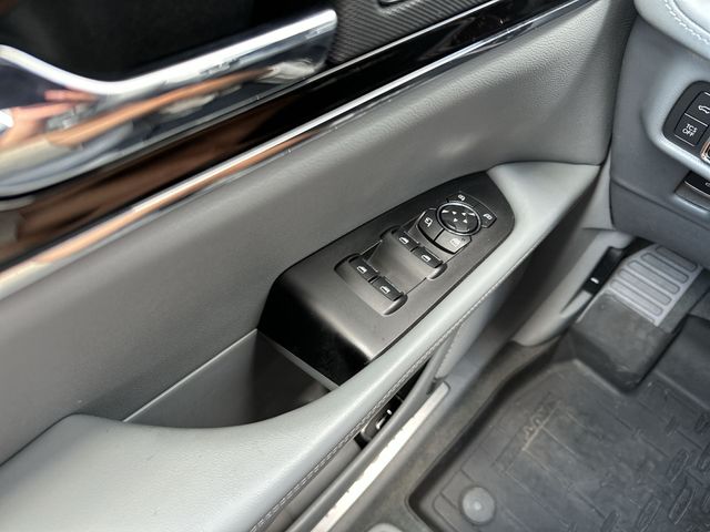 Used 2022 Silver Lincoln Reserve image 14
