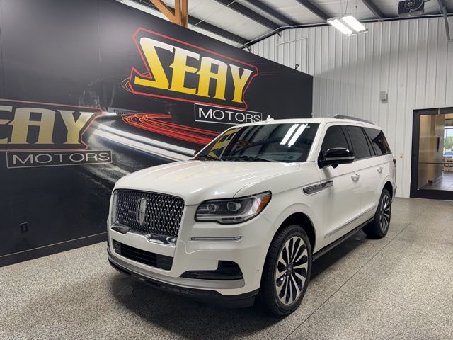 White Metallic 2023 Lincoln Navigator SUV / Crossover Four-Wheel Drive Automatic