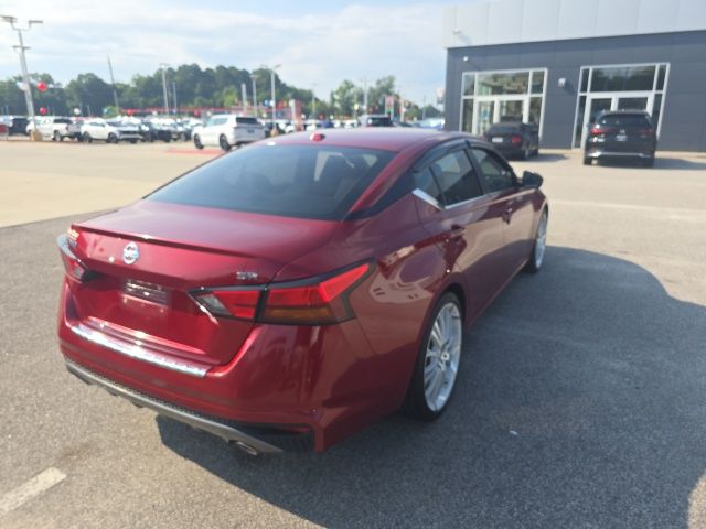 Used 2020 Red Nissan 2.5 SR image 6