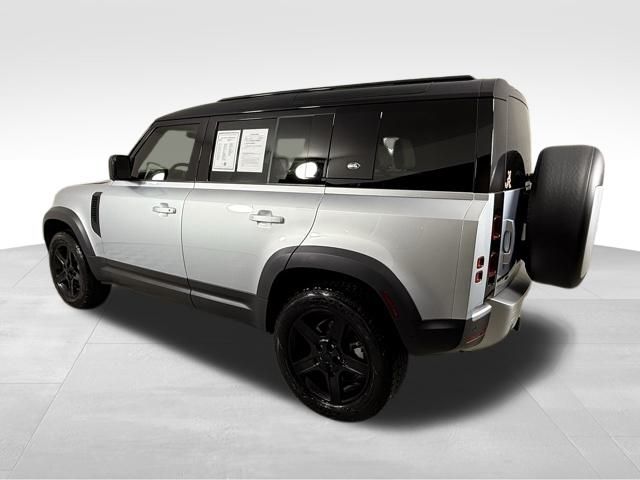 2023 Land Rover Defender 110 SE 5