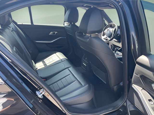 2019 BMW 3 Series 330i - Photo 11