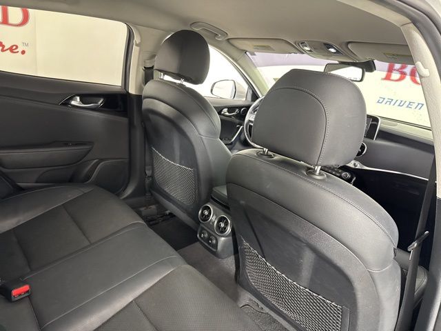 2018 Silky Silver Kia Stinger Base RWD Sedan