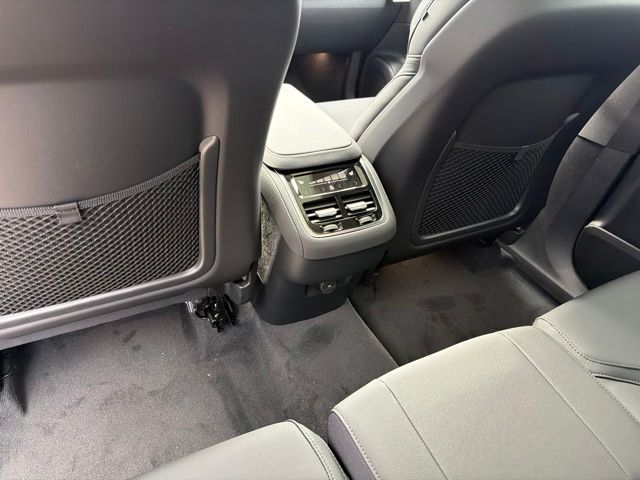 New 2027 Green Volvo B6 Plus 7-Seater image 8