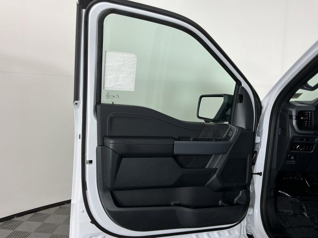 New 2026 Oxford White Ford XLT image 14