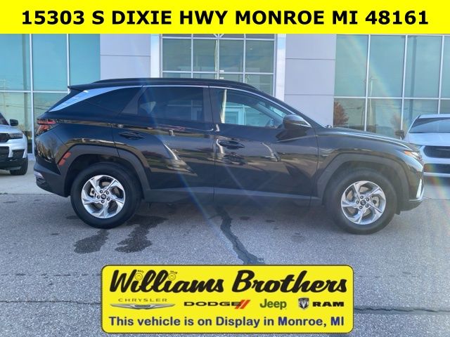 2024 Hyundai Tucson SEL - Black Pearl exterior view 4