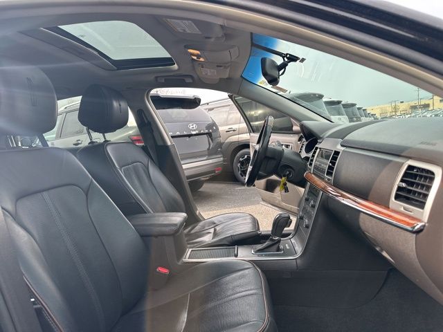 Used 2011 Black Lincoln Base image 32