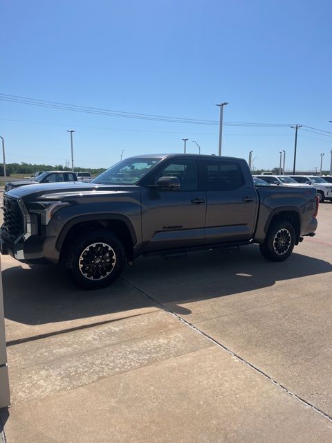 Magnetic Gray Metallic 2025 Toyota Tundra SR5 CrewMax Cab 4WD Pickup Truck Four-Wheel Drive Automatic