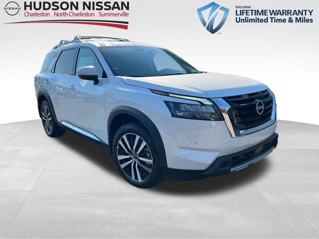 2025 Everest White Pearl Tricoat Nissan Pathfinder Platinum 4X4 SUV