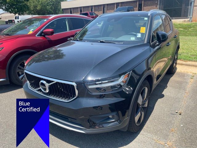 2019 Volvo XC40 T4 Momentum's photo