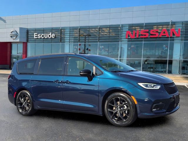 Fathom Blue Pearlcoat 2025 Chrysler Pacifica Minivan Front-Wheel Drive 9-Speed Automatic