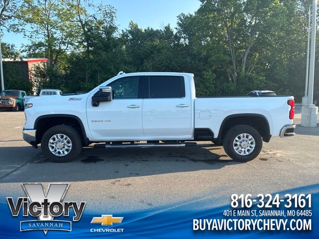 Summit White 2026 Chevrolet Silverado 2500HD Pickup Truck Four-Wheel Drive Automatic