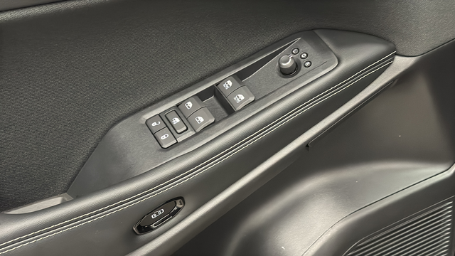New 2026 Diamond Black Crystal Pearlcoat Jeep Laredo image 21