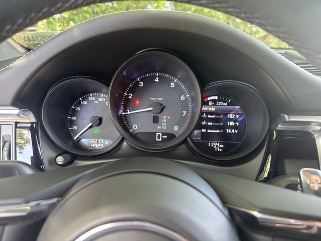 Used 2025  Porsche Base image 19