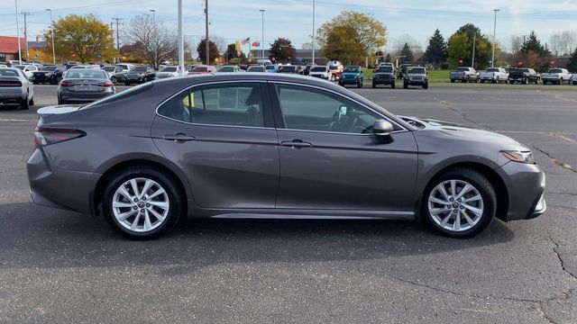 2022 Toyota Camry SE 9