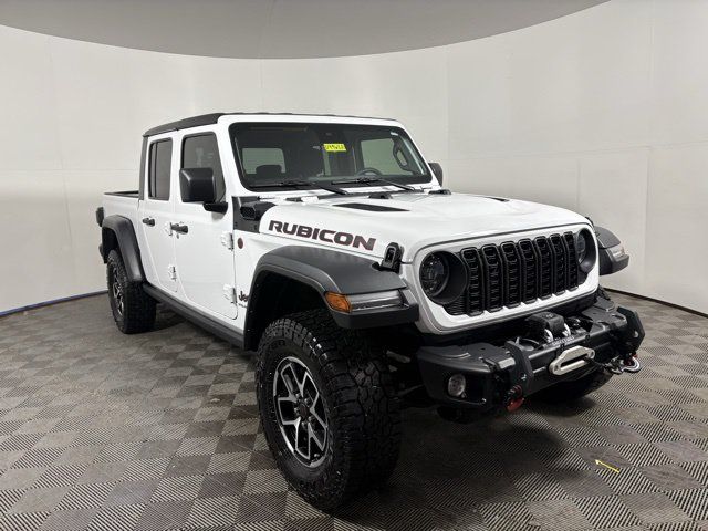 Bright White Clearcoat 2024 Jeep Gladiator Pickup Truck Four-Wheel Drive 8-Speed Automatic