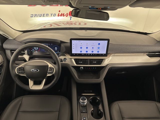 2025 Space White Metallic Ford Explorer Active RWD SUV