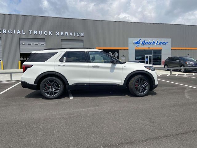 2025 Ford Explorer ST-Line 2